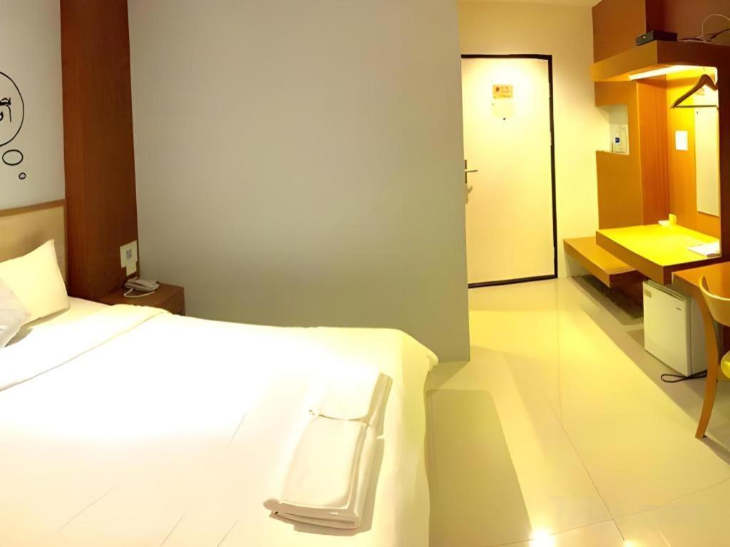 Klim Hotel Buriram Exterior foto